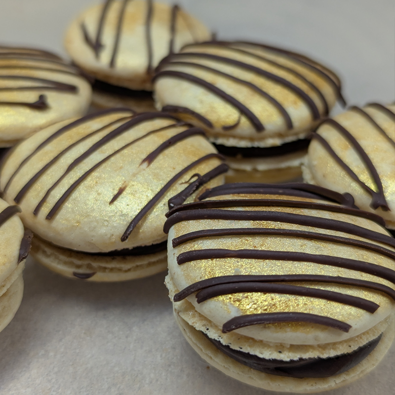 Golden Goodbye Macaron