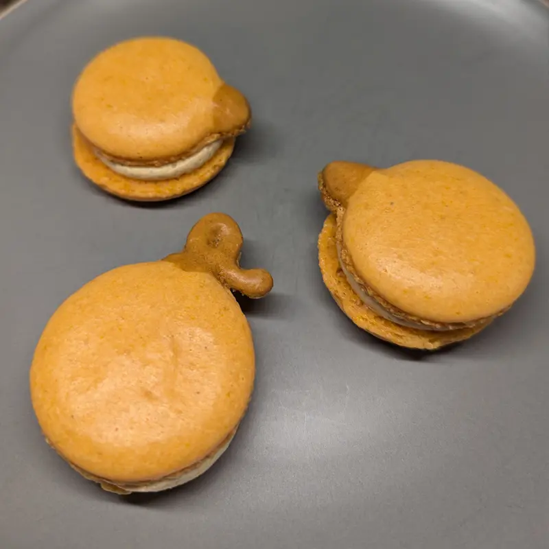 Pumpkin Pie Macaron